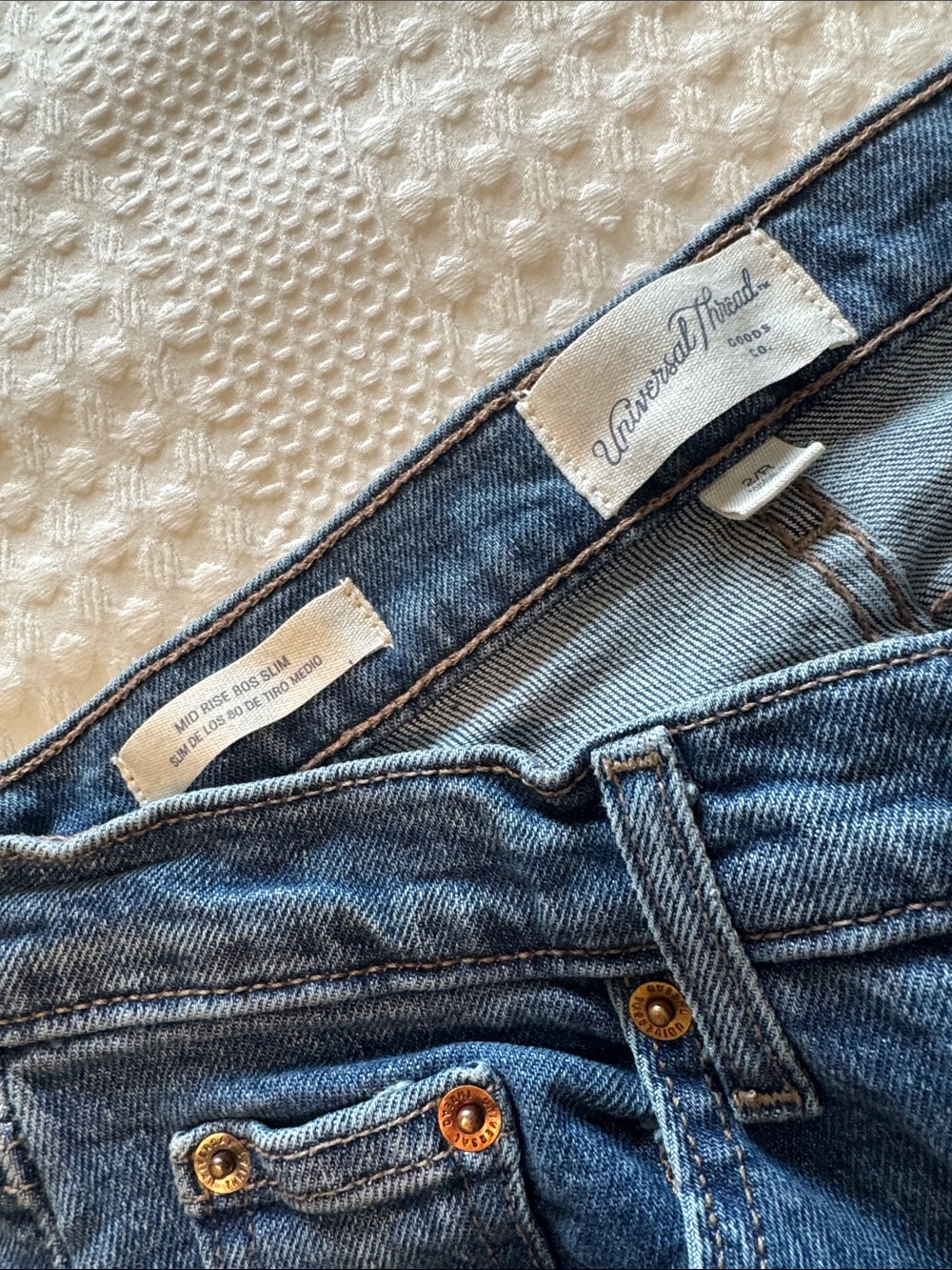 Universal Thread Women's Straight Leg Jeans - Picture 2 of 4